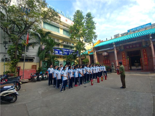 Tập huấn sử dụng bình chữa cháy cho học sinh_002_2017